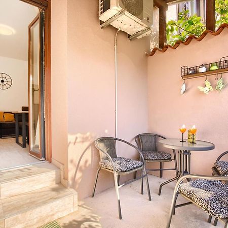Amphitheater 3+2 Modern Apartment With Terrace, Wifi, Netflix 普拉 外观 照片