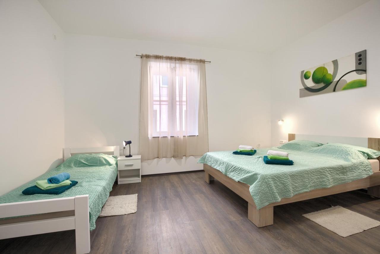 Amphitheater 3+2 Modern Apartment With Terrace, Wifi, Netflix 普拉 外观 照片