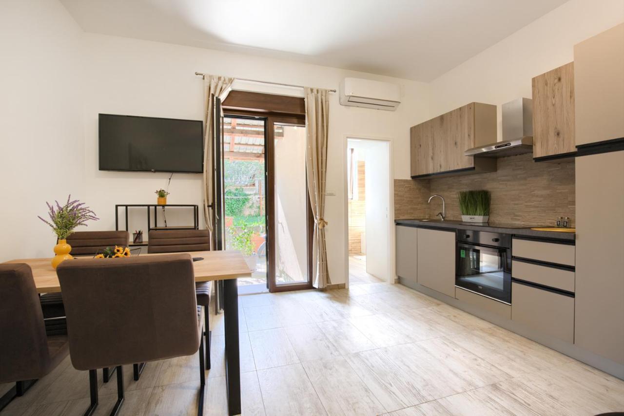 Amphitheater 3+2 Modern Apartment With Terrace, Wifi, Netflix 普拉 外观 照片