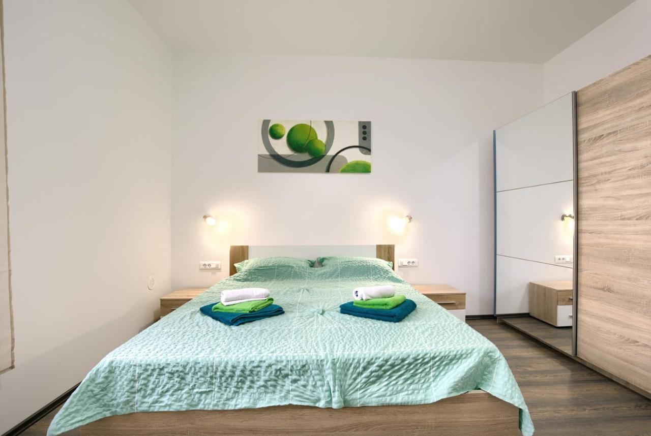 Amphitheater 3+2 Modern Apartment With Terrace, Wifi, Netflix 普拉 外观 照片