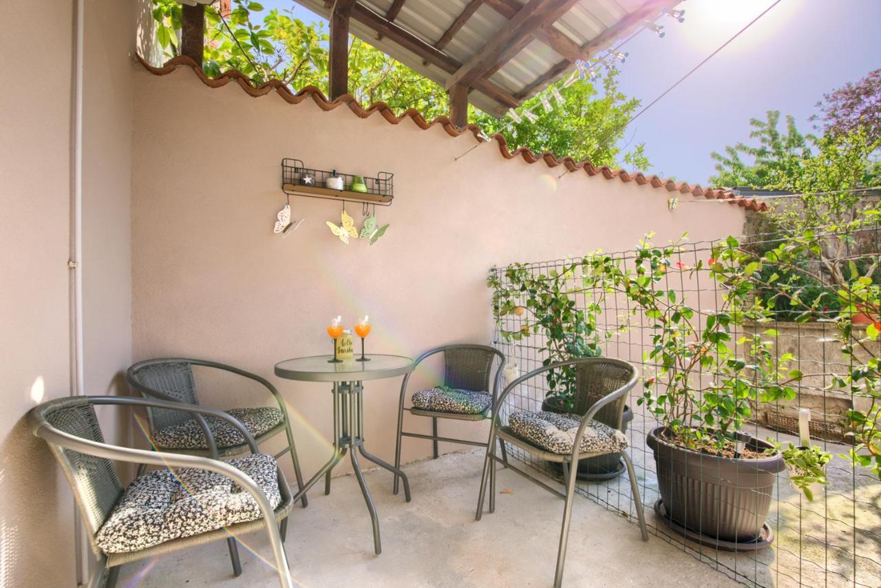 Amphitheater 3+2 Modern Apartment With Terrace, Wifi, Netflix 普拉 外观 照片