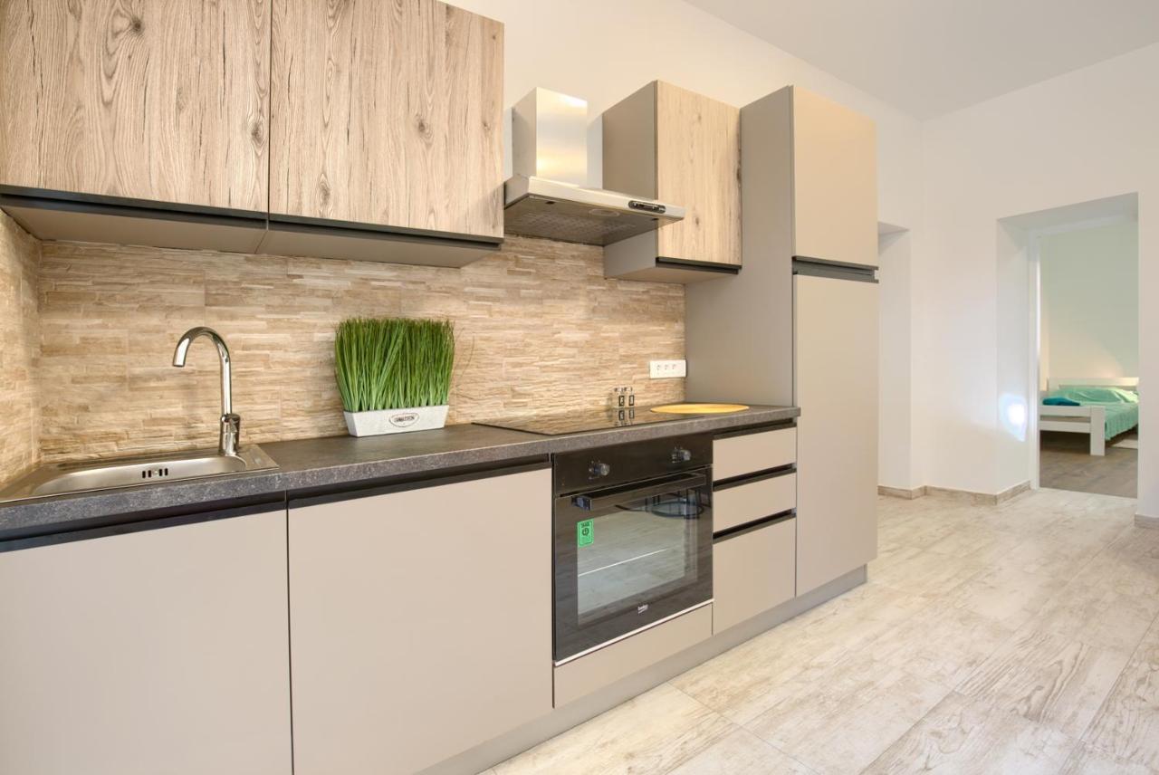 Amphitheater 3+2 Modern Apartment With Terrace, Wifi, Netflix 普拉 外观 照片