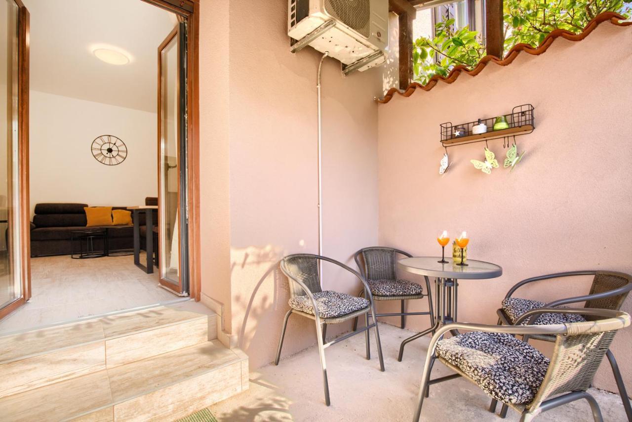 Amphitheater 3+2 Modern Apartment With Terrace, Wifi, Netflix 普拉 外观 照片